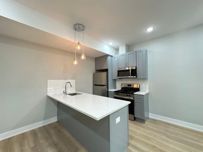Foto del edificio - 443 W Belden Ave