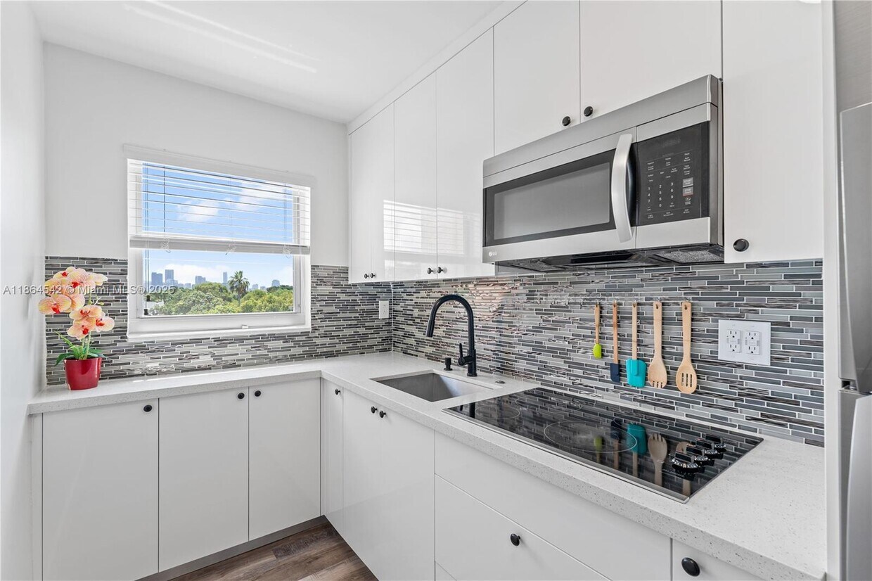Foto principal - 2401 SW 10th St