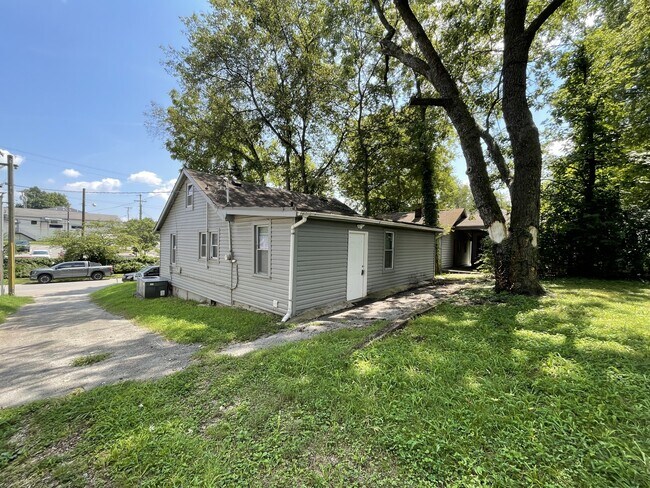 Building Photo - 2415 Emmett Ave