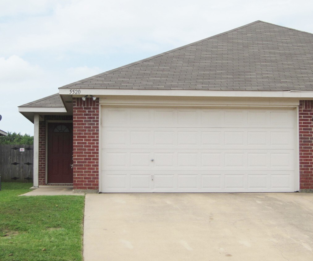 Foto principal - 5520 Homestead Rd