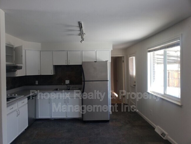 Building Photo - 3903 Pinon Dr