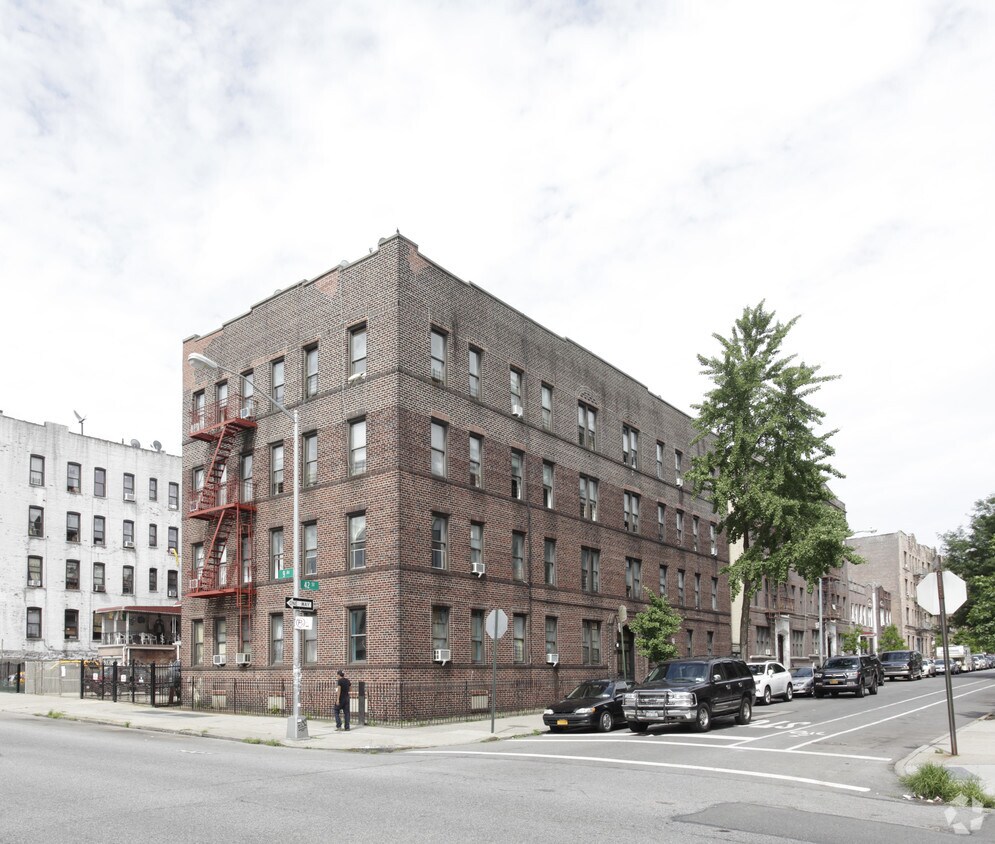 Building Photo - 874 42nd St