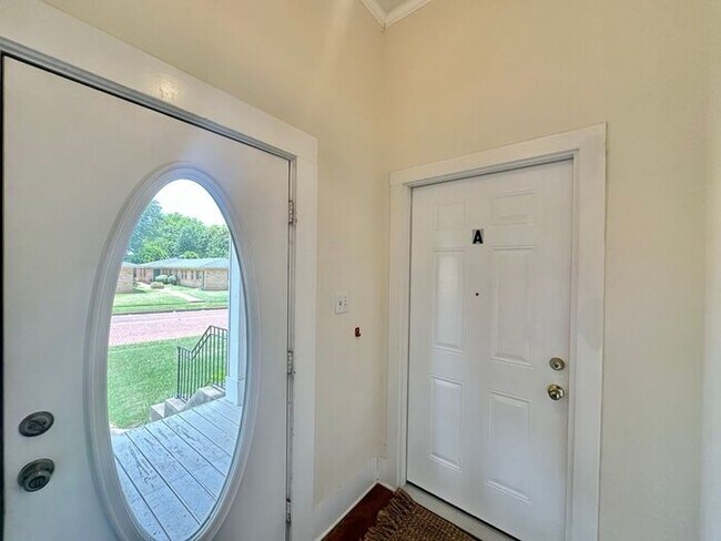 Foto del edificio - Charming 1-Bedroom Duplex in the Heart of ...