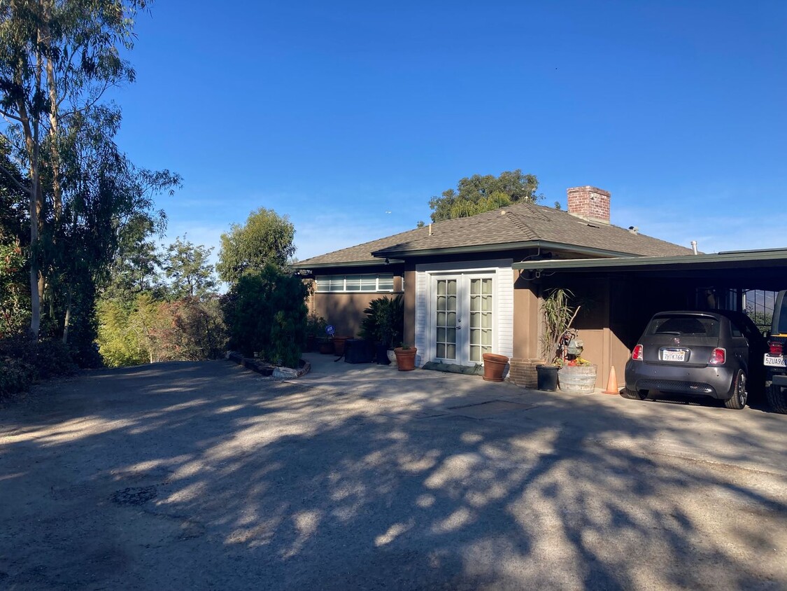 Building Photo - RARE HOLLYWOOD HILLS COTTAGE W/ 180 DEGREE...