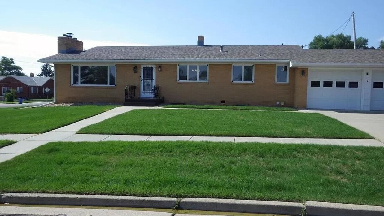 Primary Photo - Beautiful 3 bed, 1.5 bath one level home f...
