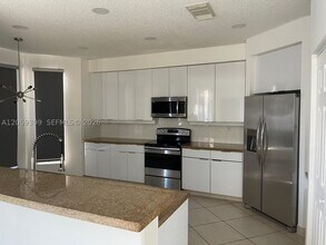 Building Photo - 5357 SW 34th Ave