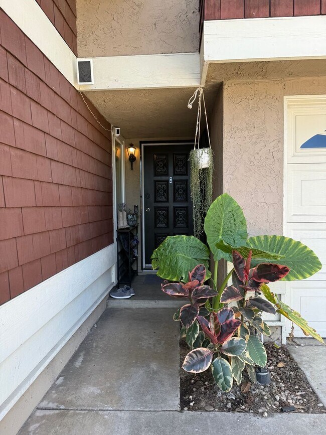 Foto del edificio - Move in Ready 3bed/3bath, beautiful backyard