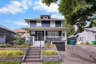 Building Photo - 3015 NE Oregon St