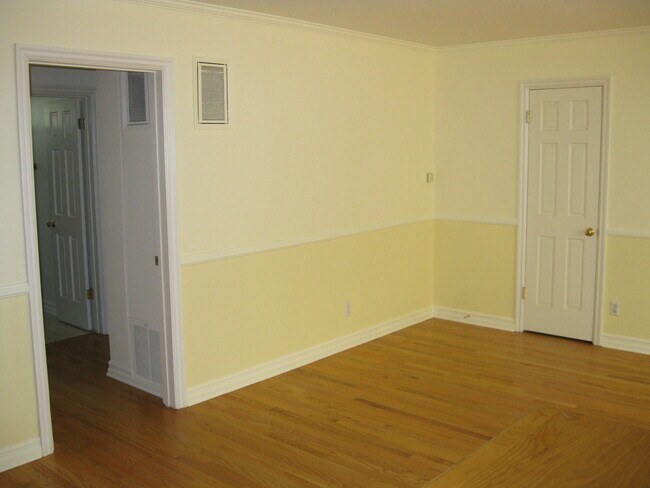 Building Photo - 3672 Watseka Ave