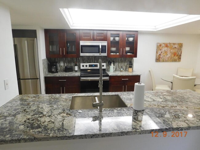 Building Photo - 825 Egret Cir