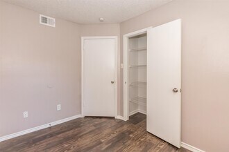 Building Photo - 8301 Boat Club Rd