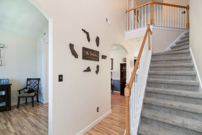 Building Photo - 909 Flores Ct