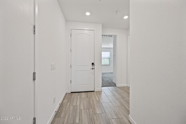 Building Photo - 16551 W Charlotte Dr