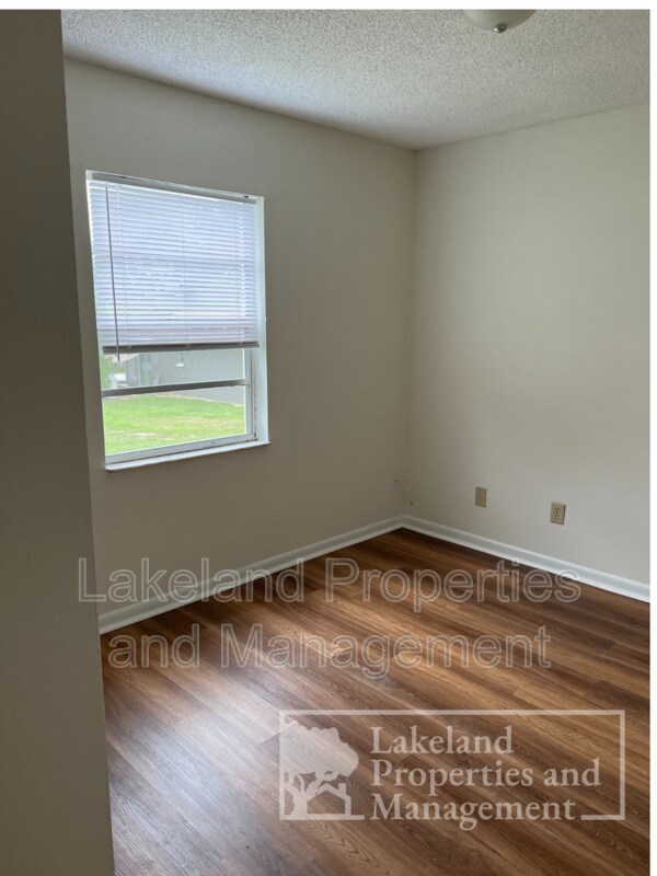 Foto del edificio - 5812 Charlton Dr