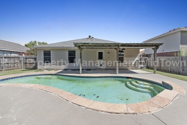 Photo - Beautiful 3 - Bedroom Home with pool in Ar...
