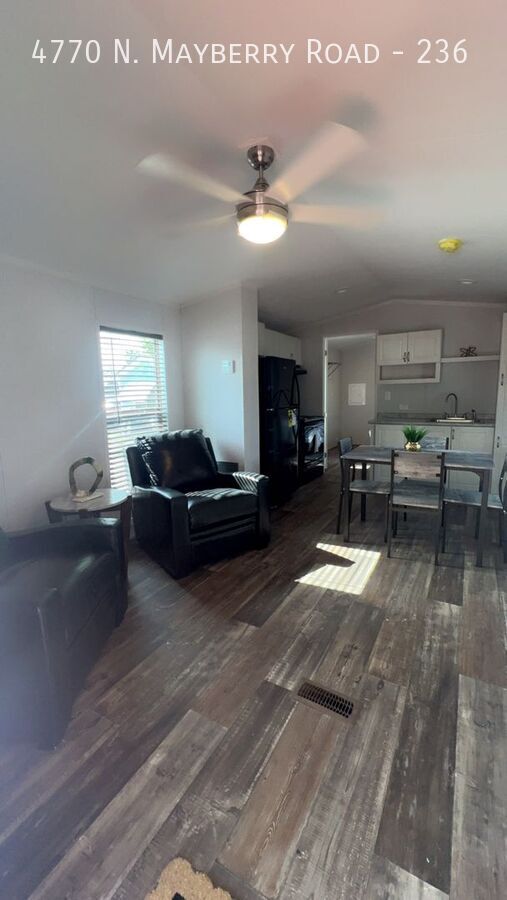 Foto del edificio - 4770 N Mayberry Rd