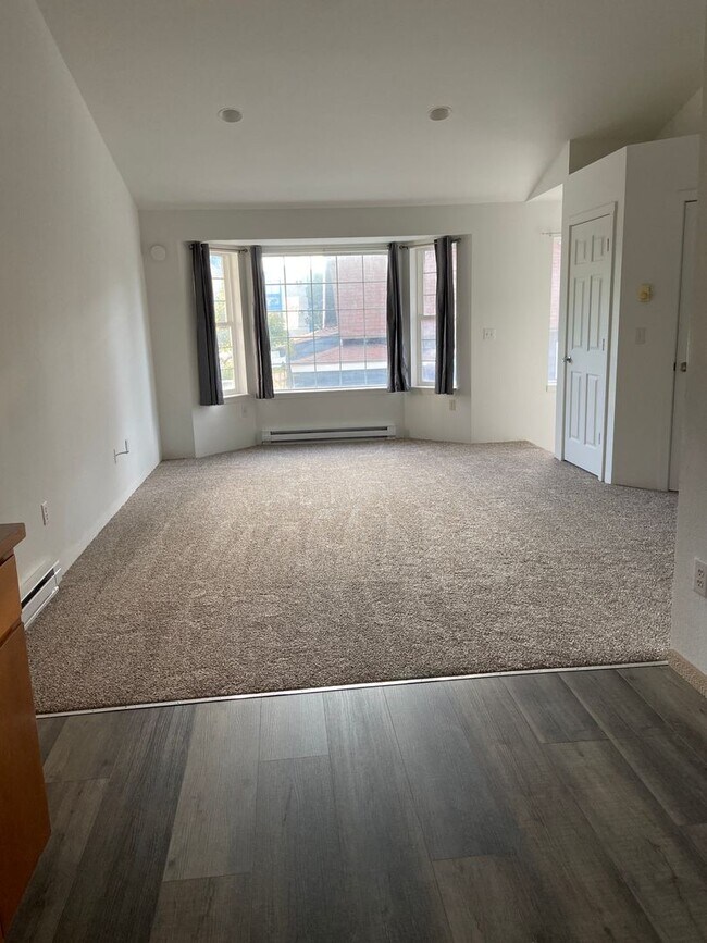 Building Photo - Riverton triplex