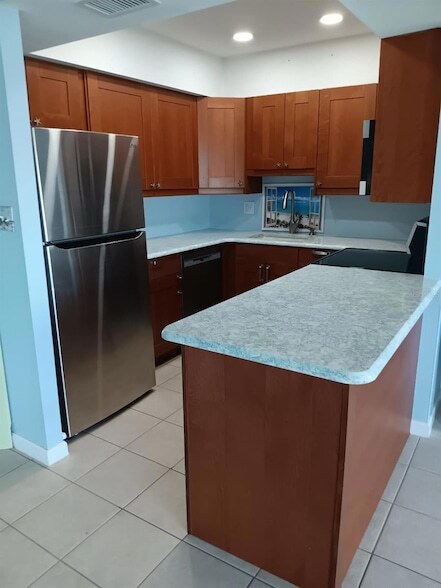 Foto del edificio - 14800 Walsingham Rd