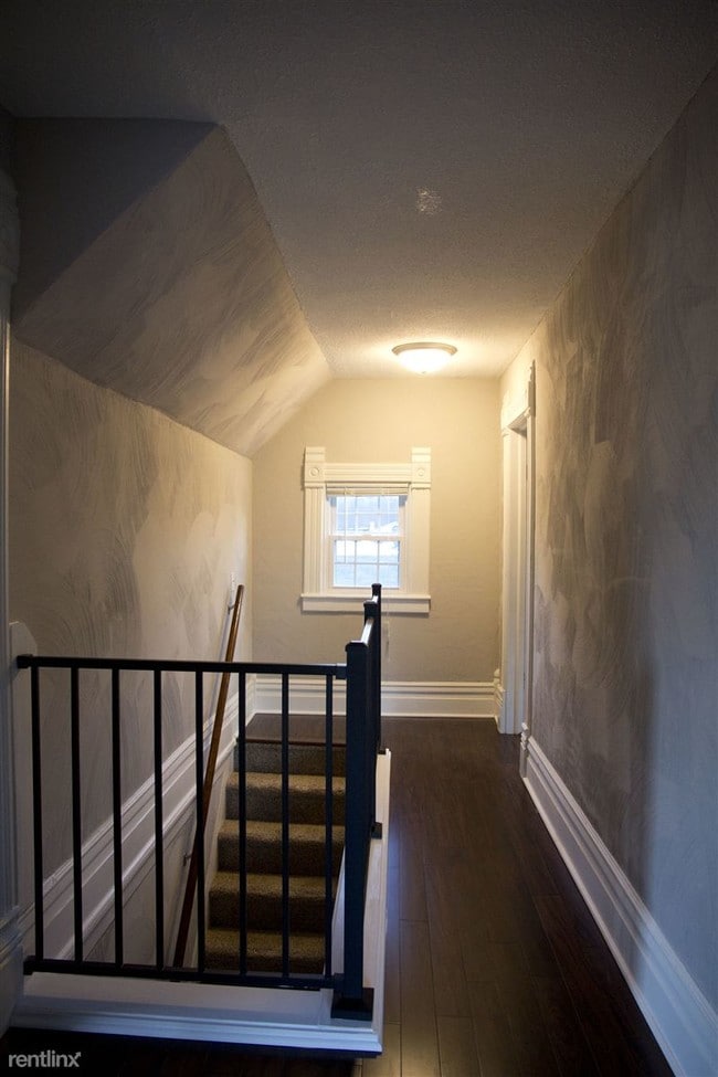 Foto del edificio - 503 W Ellis Ave