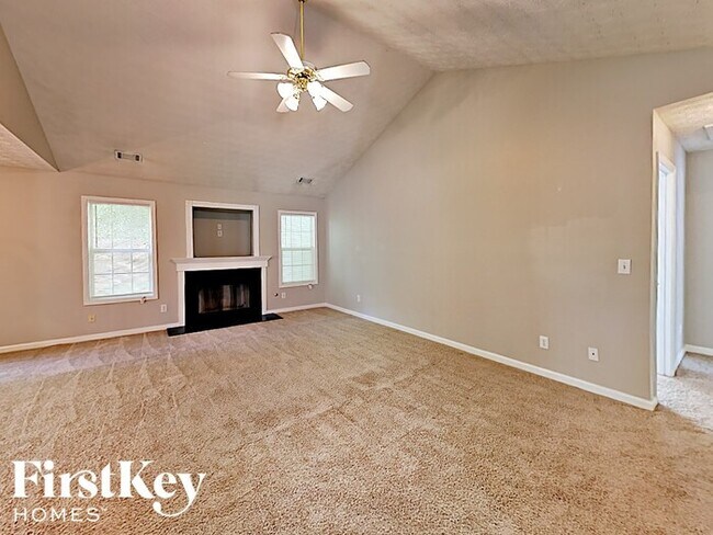 Building Photo - 135 Shadowbrooke Cir SW