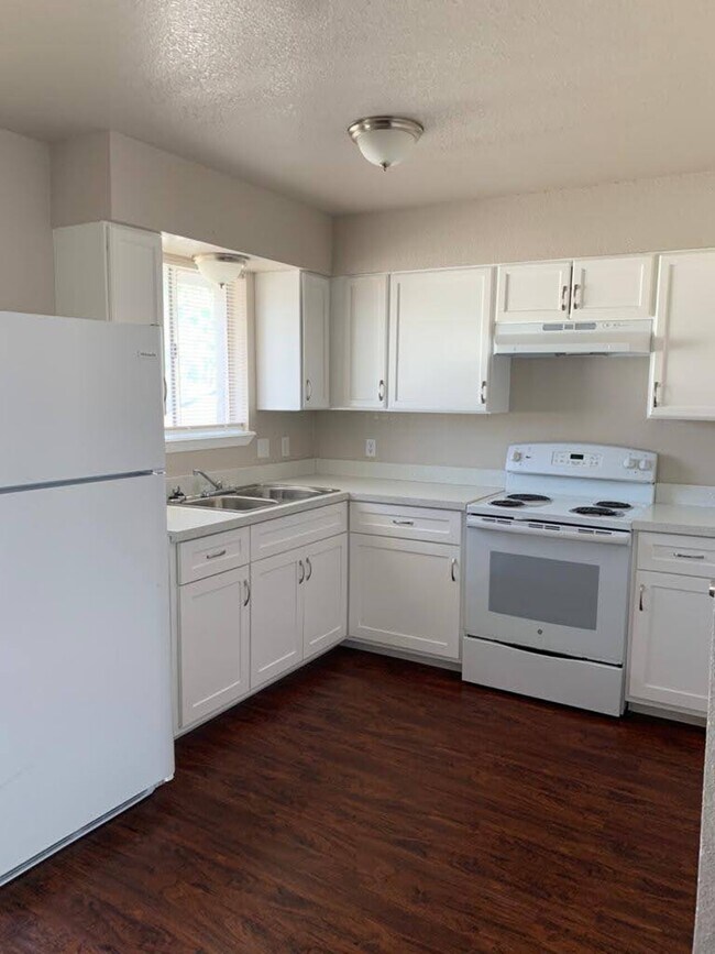 Building Photo - 1116 Primrose Avenue