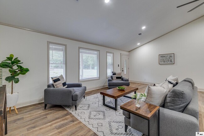 Foto del edificio - 281 Williams Rd