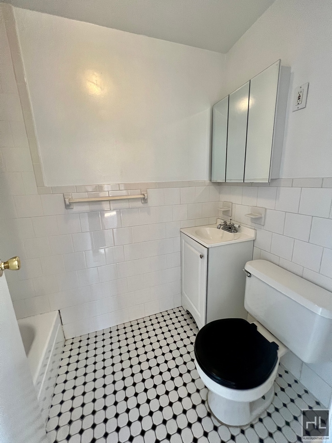 Building Photo - East 73rd Street