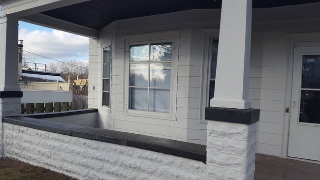 Foto del edificio - Large 3bd/1.5 bath Single Family Home Minu...