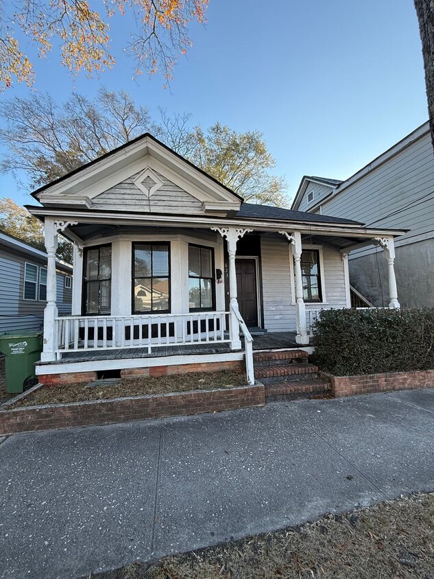 Foto principal - DOWNTOWN WILMINGTON - 3 Bedroom & 1 Bath -...