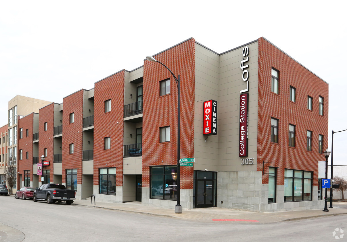 Primary Photo - College Station Lofts