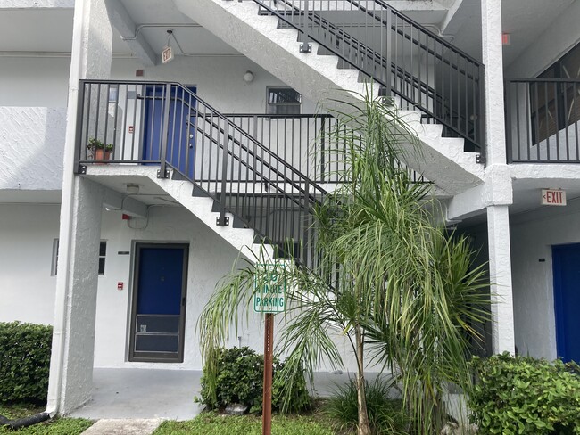 Foto del edificio - 7561 NW 16th St