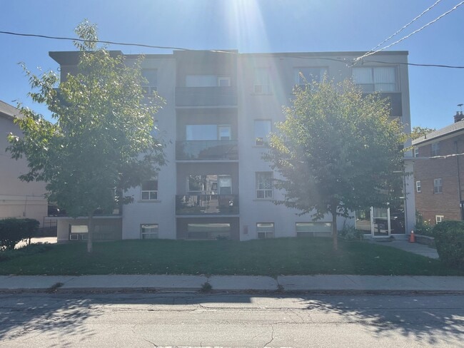 Building Photo - 657 Balliol