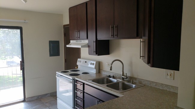 Building Photo - 162 Gladstone Dr