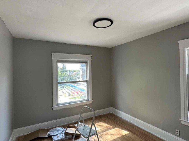 Foto del edificio - 571 E 107th St