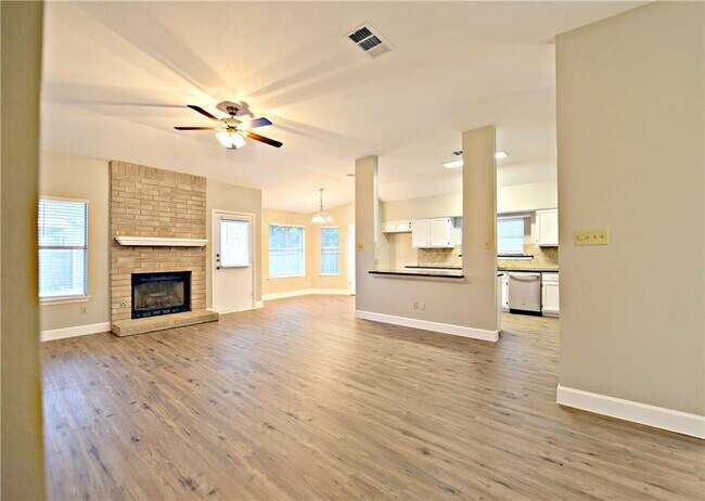 Foto del edificio - 8501 Priest River Dr