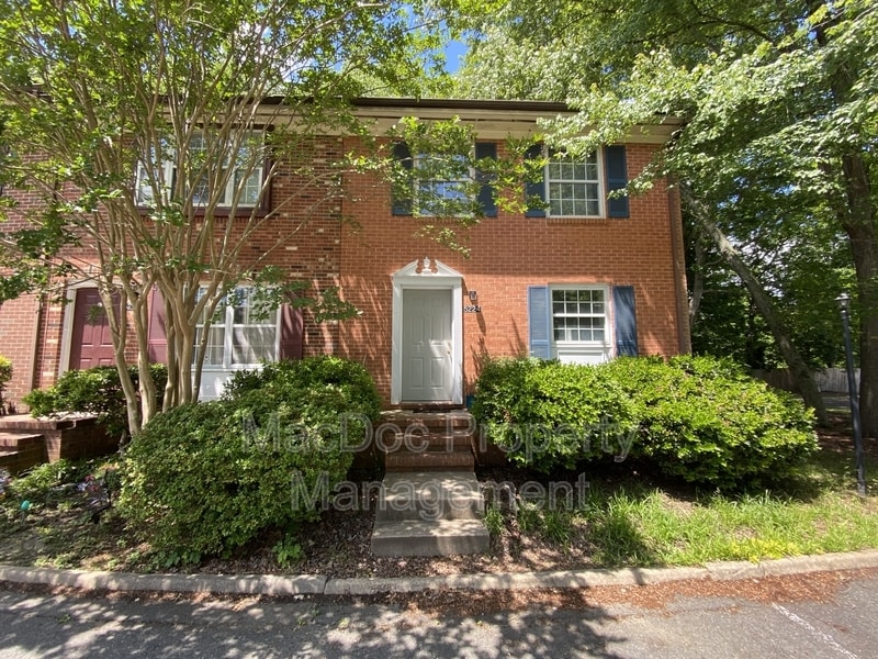 Primary Photo - 5224 King's Wood Ln