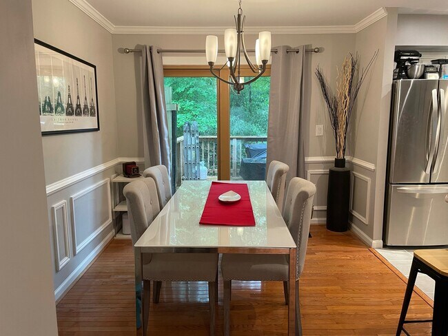 Foto del edificio - 2285 Emerald Heights Ct