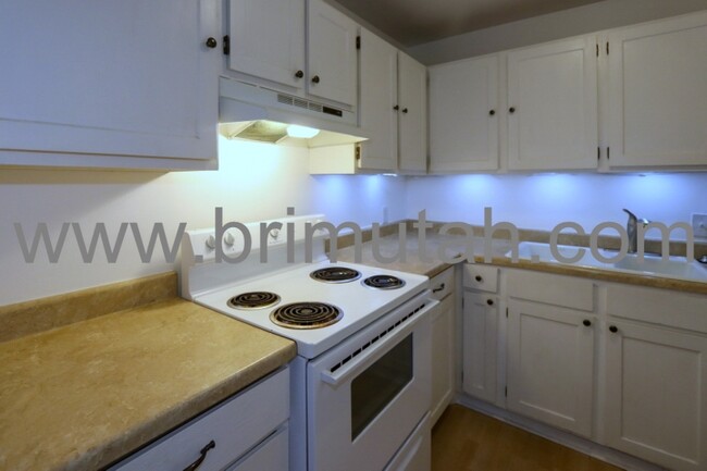 Building Photo - 425 S 1000 E