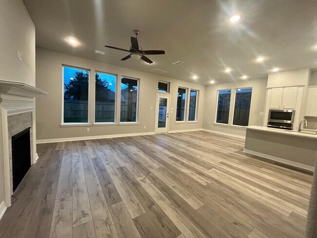 Sala de estar y comedor - 6650 Jasper Valley Cir