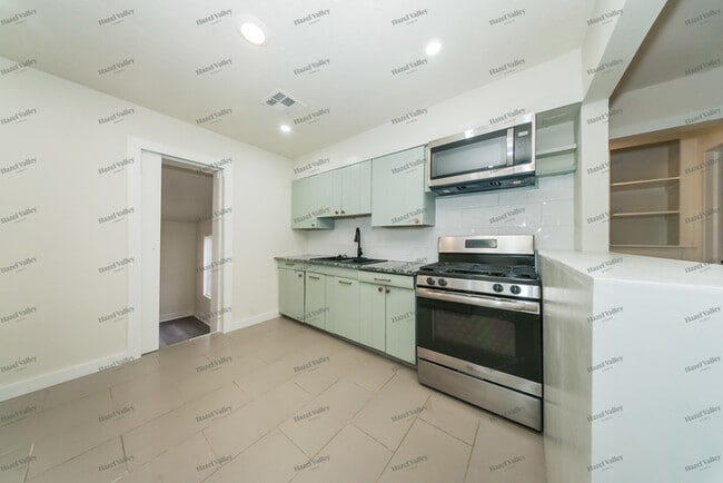 Building Photo - 3213 SW 37th St