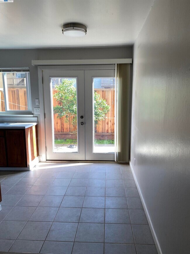Building Photo - 320-320 Franciscan Ct
