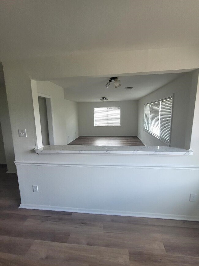 Building Photo - 1212 Rebecca Dr