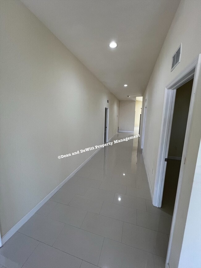 Foto del edificio - 4 Bed/2 Bath