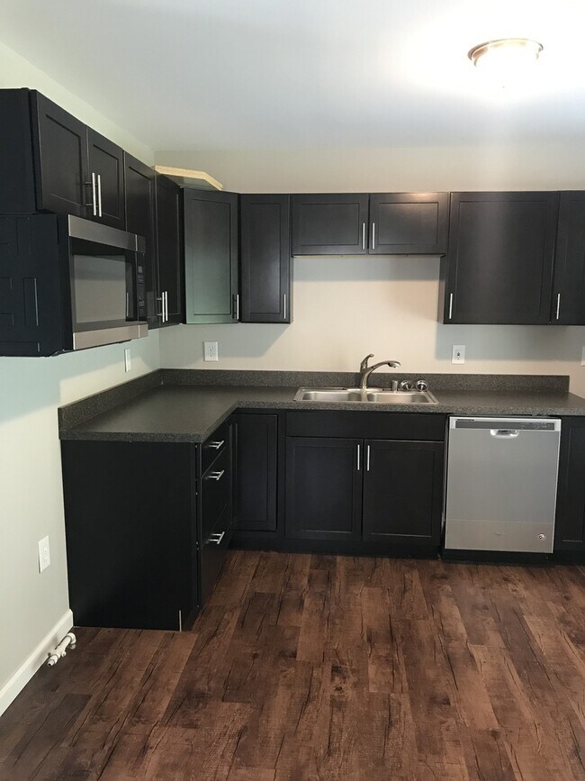 Building Photo - 3 bedroom 1 bathroom Beautifully Home in J...