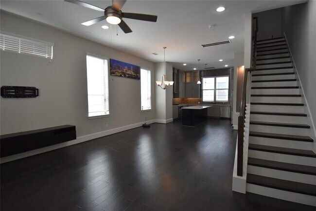Foto del edificio - 5411 Larkin St