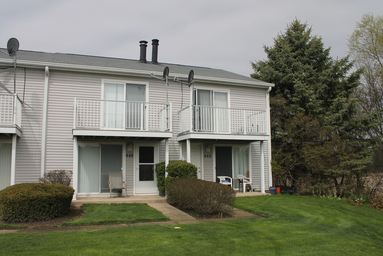 Primary Photo - 440 Meadow Green Ln