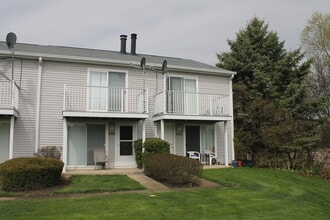 Building Photo - 440 Meadow Green Ln