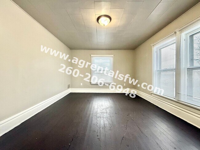 Building Photo - 4 bedroom house