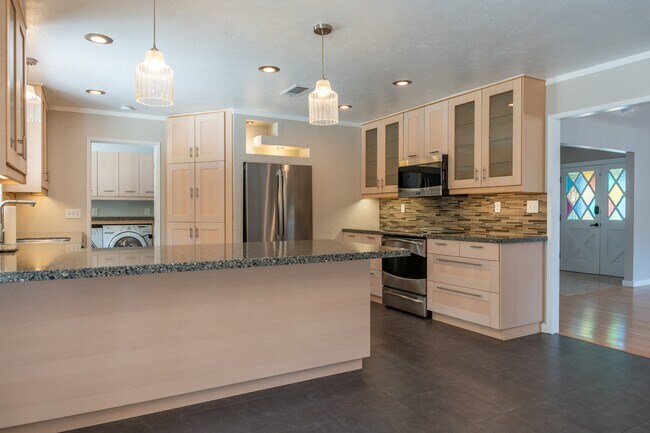 Foto del edificio - 3339 W Cambridge Ave