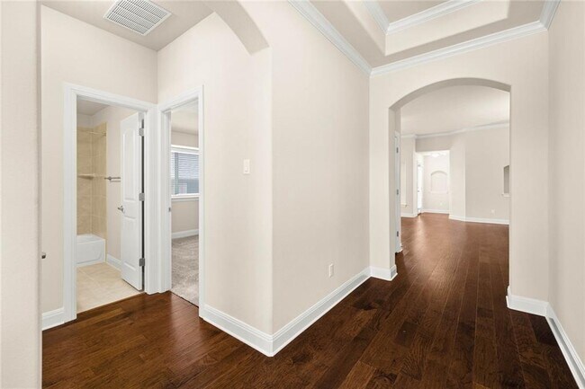 Building Photo - 140 Silkstone St